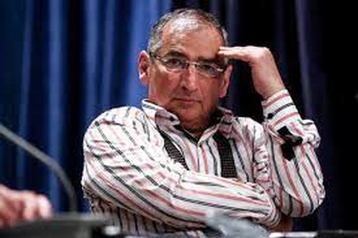 زیباکلام: اگر جای جمهوری اسلامی بودم احساس وابستگی به نظام را در میان نسل بعد از انقلاب بیشتر می کردم زیباکلام: اگر جای جمهوری اسلامی بودم احساس وابستگی به نظام را در میان نسل بعد از انقلاب بیشتر می کردم