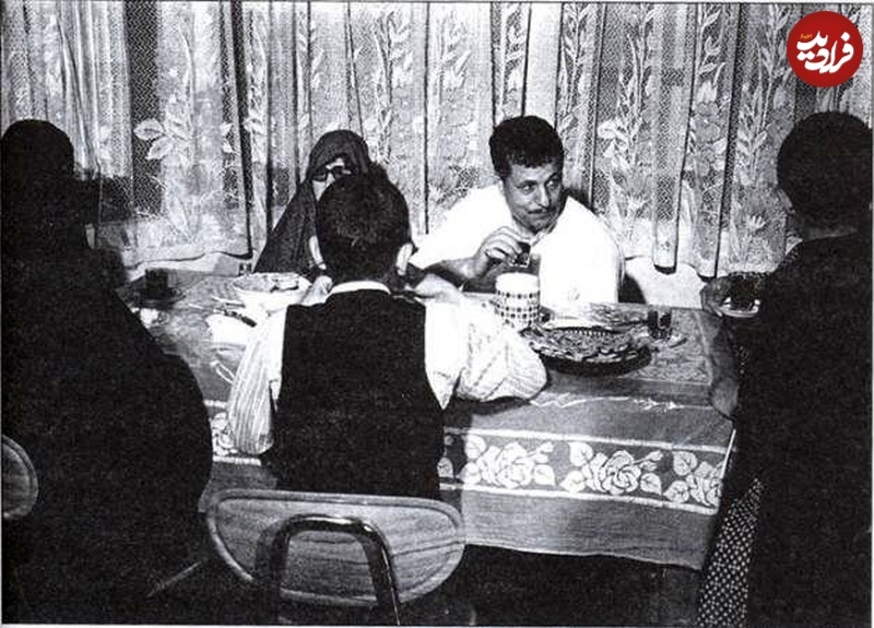 هاشمی رفسنجانی در کنار مادر و فرزندانش سر میز صبحانه؛ دهۀ ۶۰ +عکس