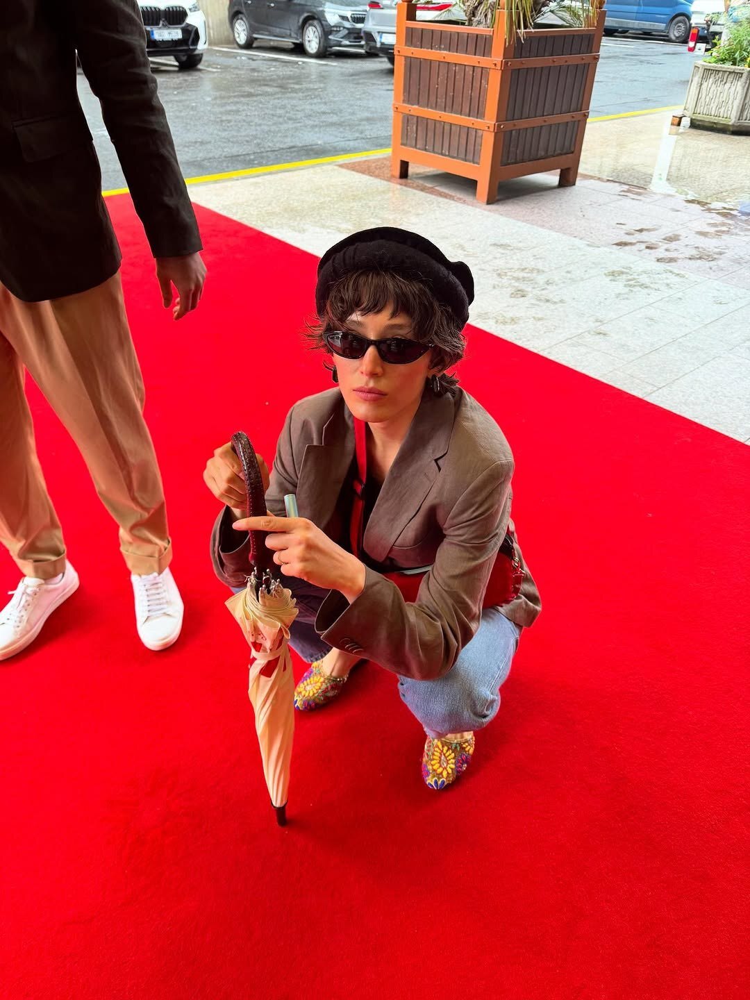 ژست عجیب فرشته حسینی روی فرش قرمز! ژست عجیب فرشته حسینی روی فرش قرمز!