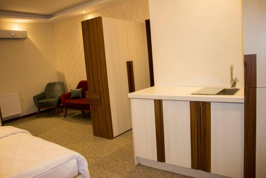 با رزرو هتل ورنوس، تهران مدرن و تاریخی را بهطور همزمان تجربه کنید با رزرو هتل ورنوس، تهران مدرن و تاریخی را بهطور همزمان تجربه کنید