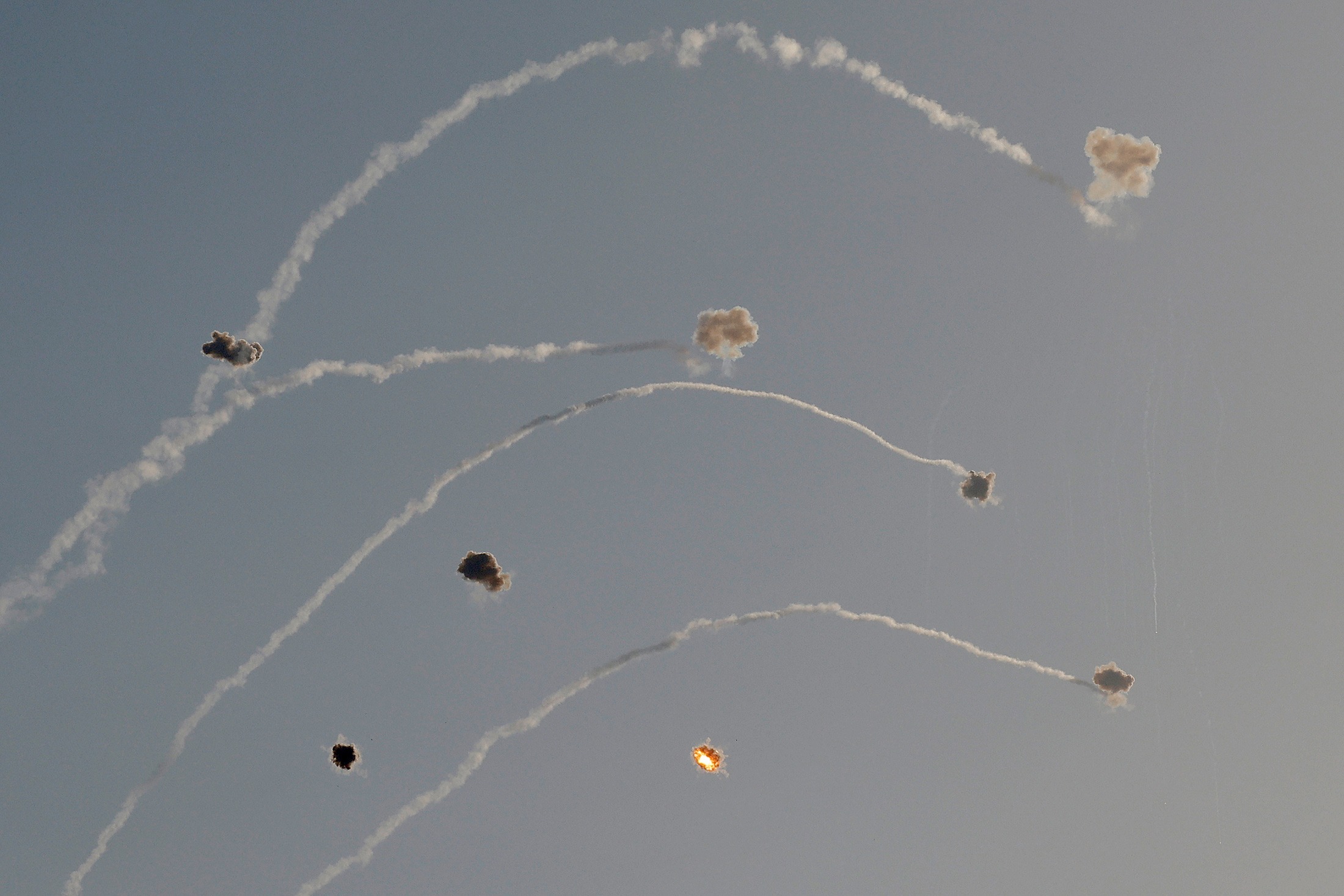 وال استریت ژورنال: ایران روزنه‌هایی در دفاع هوایی اسرائیل پیدا کرده