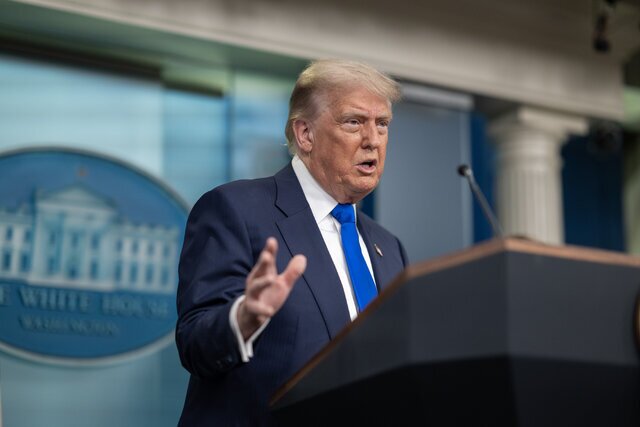 ترامپ به همسایۀ ایران سفر میکند؟ ترامپ به همسایۀ ایران سفر میکند؟