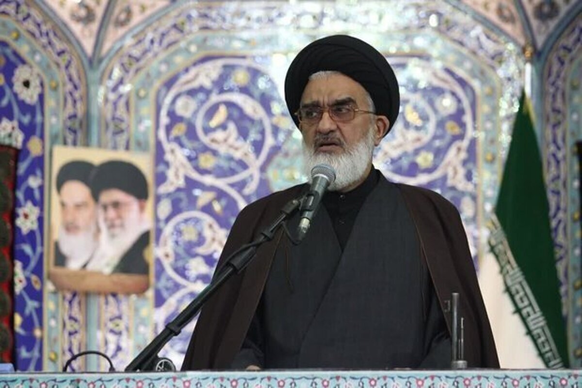 امام جمعه قم: شعار «مرگ بر آمریکا» همچنان از زبان مردم نمی‌افتد