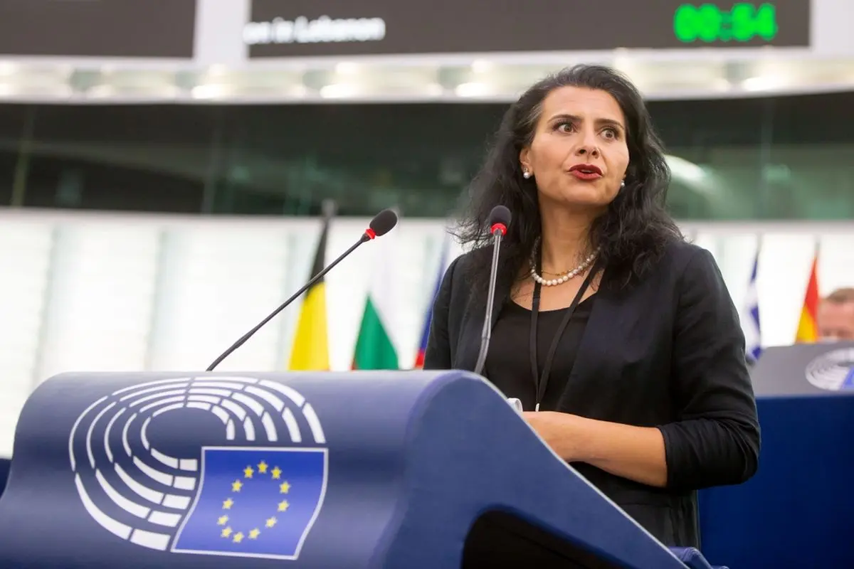 ببینید| اعتراض متفاوت نماینده سوئد در پارلمان اروپا به جنگ غزه