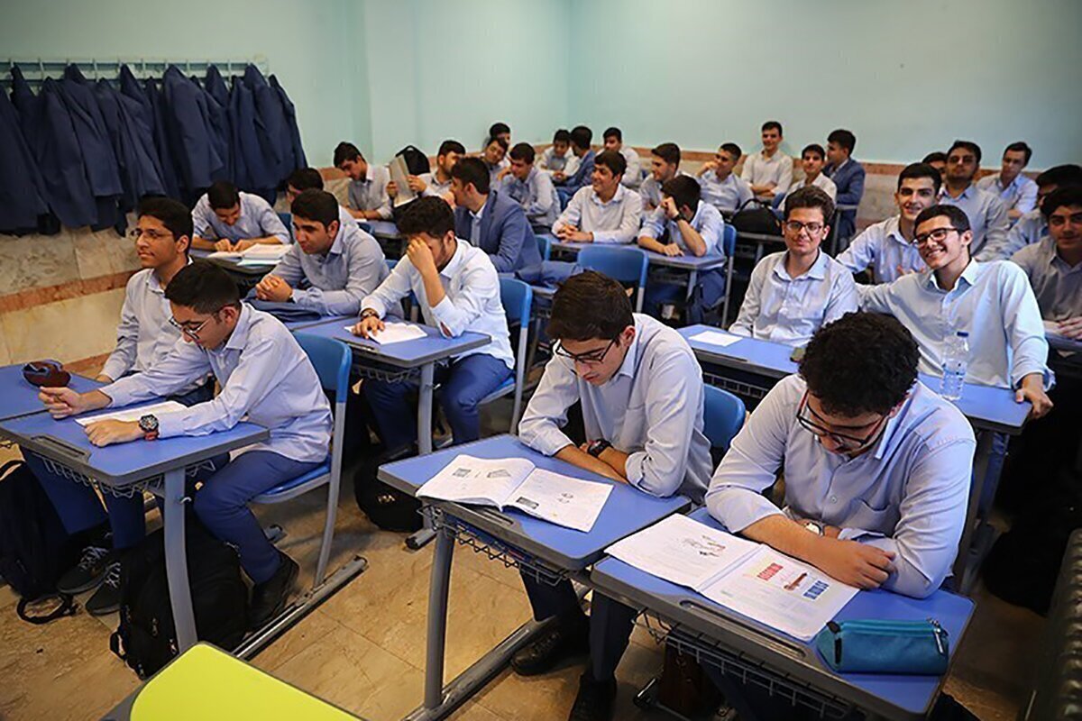 دانش آموزان