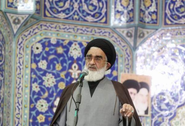 امام جمعه قم: حمله ایران به پایگاه آمریکا، هیمنه استکبار را شکست امام جمعه قم