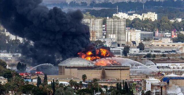 رسانه اسرائیلی: پالایشگاه حیفا تا پاییز از شوک حمله ایران خارج نمی‌شود