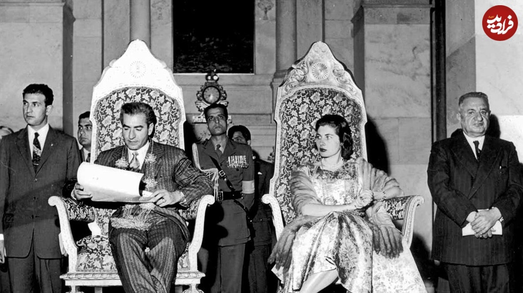 اردشیر زاهدی در کنار محمدرضا پهلوی و ثریا در یک مراسم؛ سال ۳۴ + عکس اردشیر زاهدی در کنار محمدرضا پهلوی و ثریا در یک مراسم؛ سال ۳۴ + عکس