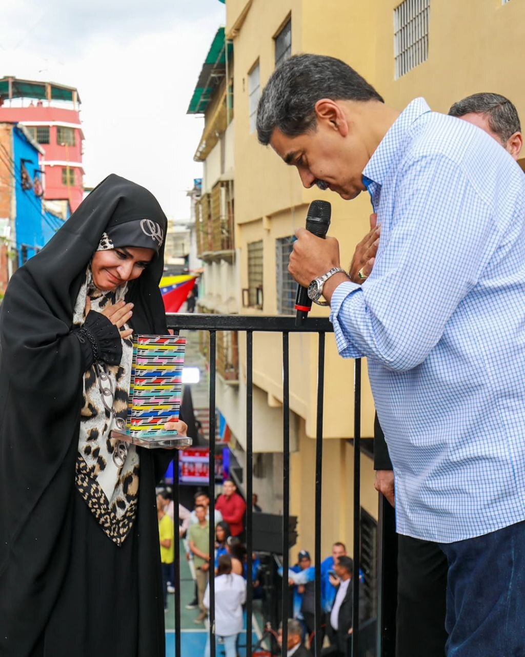 عکس|دیدار سحر امامی، مجری شبکه خبر و نیکولاس مادورو عکس|دیدار سحر امامی، مجری شبکه خبر و نیکولاس مادورو