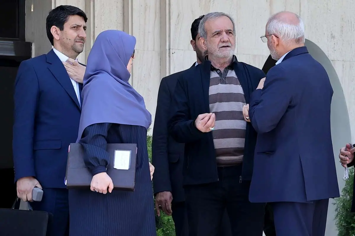 کسی در دولت لوایح را نمی‌خواند!