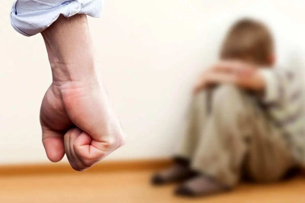 قتل کودک ۵ ساله افغانستانی در تهران بر اثر شکنجه؛ پدر بازداشت شد کودک آزاری