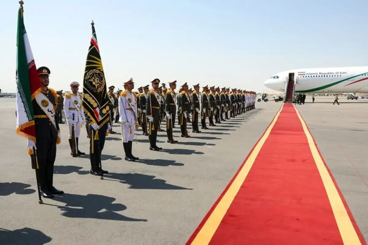 ببینید| پزشکیان با استقبال نواز شریف وارد پاکستان شد