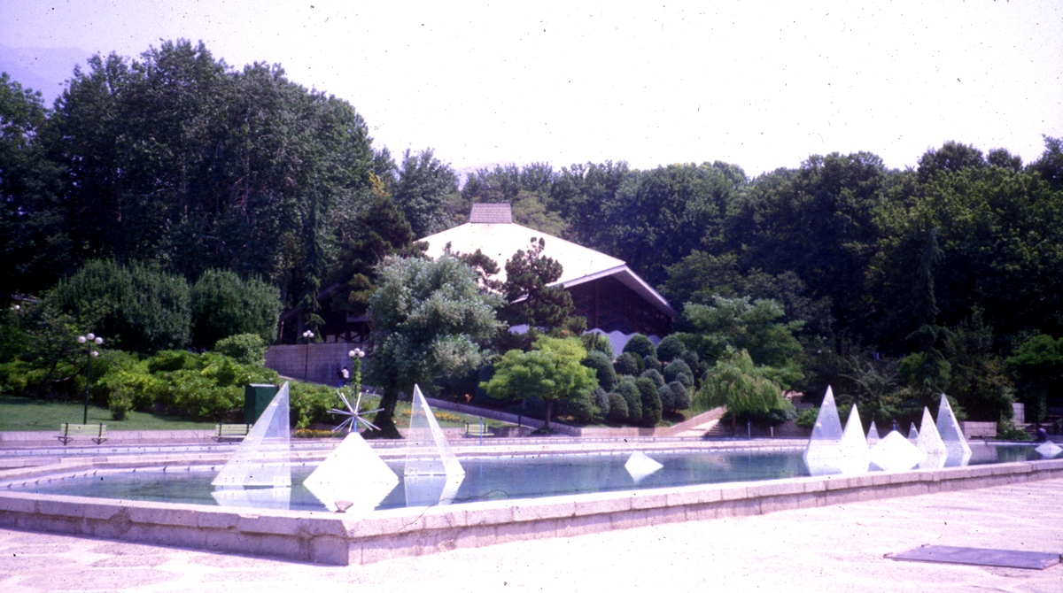 عکسی از پارک نیاوران و کانون پرورش فکری کودکان و نوجوانان در دههٔ ۴۰