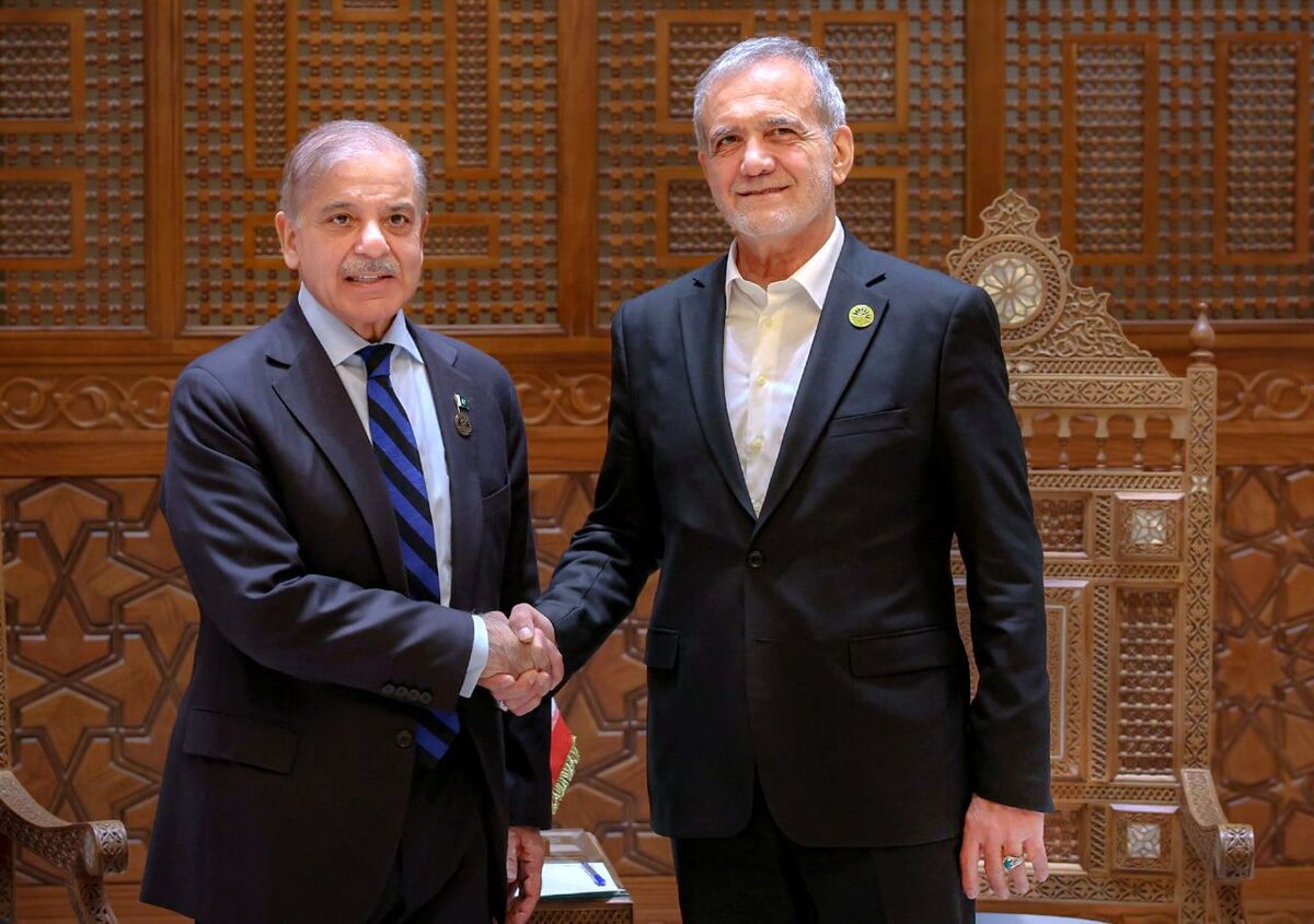 استقبال رسمی شهباز شریف از پزشکیان در اسلام‌آباد