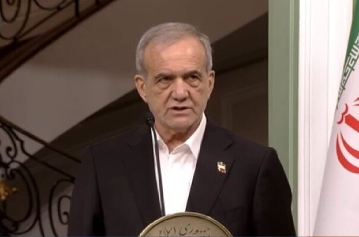 ببینید| شعری که پزشکیان برای نخست‌وزیر پاکستان خواند