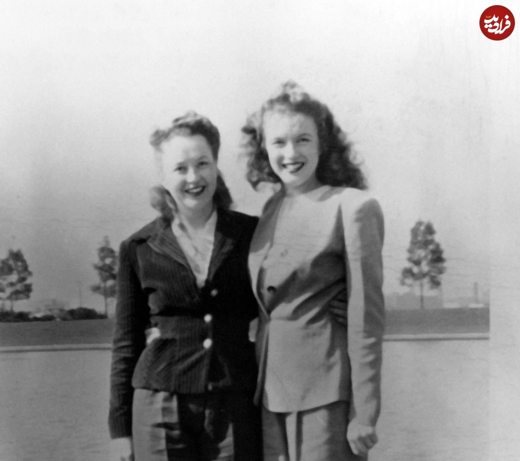 مرلین مونروِ ۱۸ ساله در کنار خواهر ناتنی اش»؛ سال ۱۳۲۳ +عکس