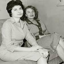 ثریا اسفندیاری ۴ ساله در آغوش مادر آلمانی اش؛ سال ۱۳۱۵ +عکس