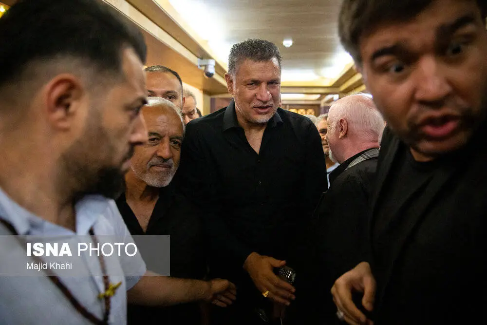 عکس| علی دایی در مراسم ختم داریوش مصطفوی