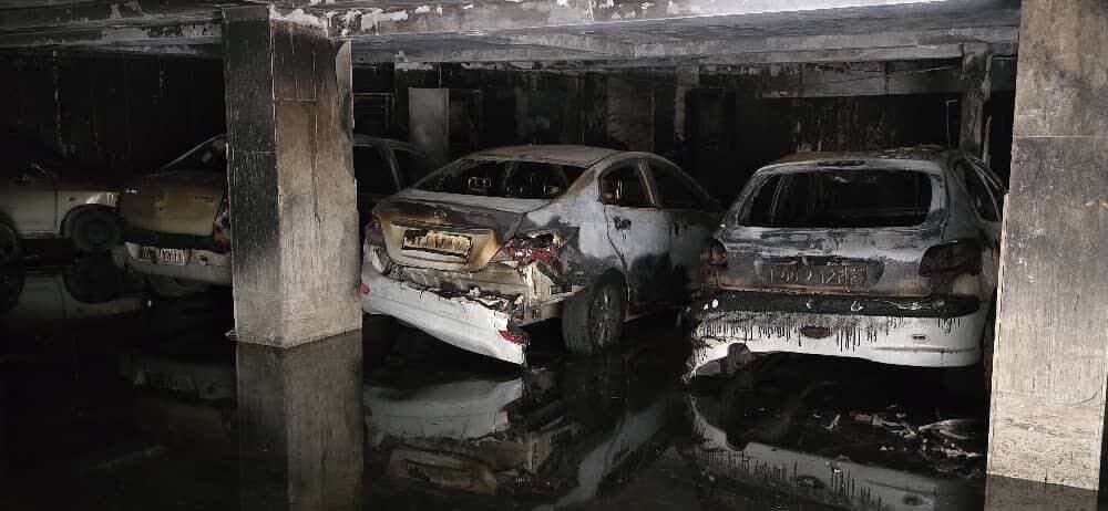 آتشسوزی در یک مجتمع مسکونی در تهران| سه خودرو در آتش سوخت آتشسوزی در یک مجتمع مسکونی در تهران| سه خودرو در آتش سوخت