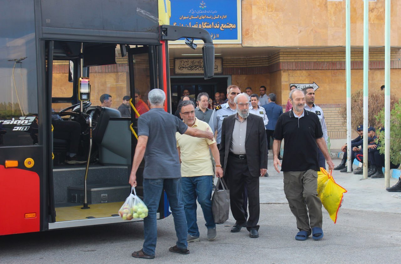 تصویری از لحظه انتقال مصطفی تاجزاده به زندان اوین