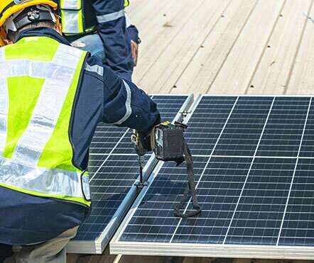 نقش پوششهای شیمیایی نوین در افزلیش طول عمر پنلهای خورشیدی روی سازههای چوبی نقش پوششهای شیمیایی نوین در افزلیش طول عمر پنلهای خورشیدی روی سازههای چوبی