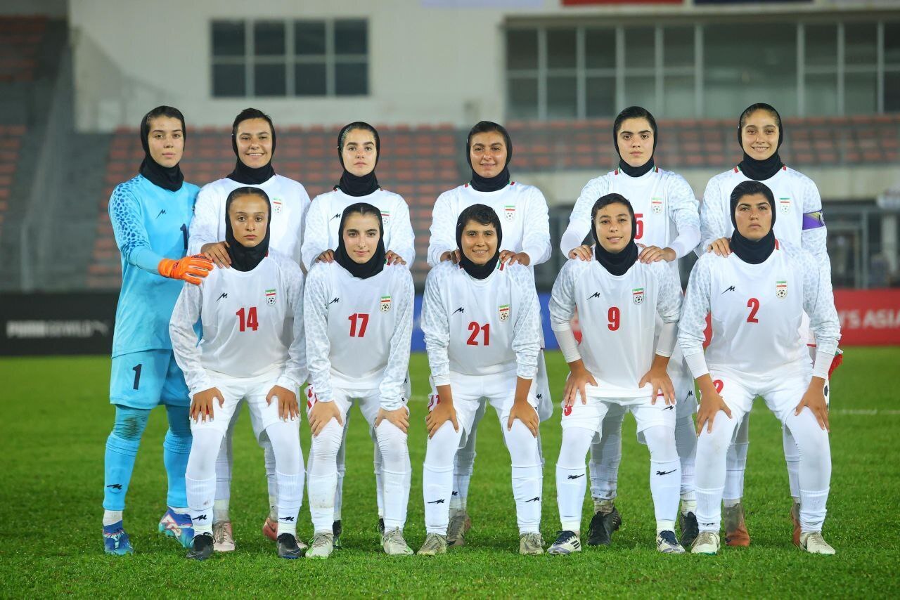 پوستر فدراسیون فوتبال برای دیدار تیم ملی فوتبال دختران زیر ۲۰ سال ایران مقابل ژاپن