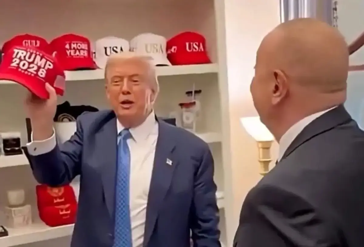 ببینید| بازدید الهام علی‌اف از کلکسیون کلاه‌های ترامپ