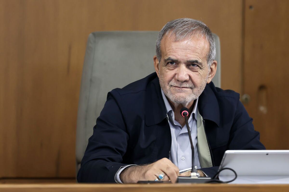 جوان خطاب به رئیسجمهور: هماهنگی با رهبری را بهانه فرار از نقد و مسئولیت نکنید | خط مقدم جنگ جدید رضایت مردم است پزشکیان