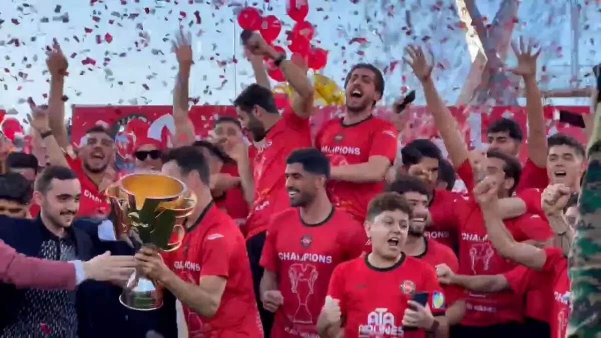 ببینید|  لحظه بالا بردن کاپ قهرمانی سوپرجام توسط شجاع خلیل‌زاده