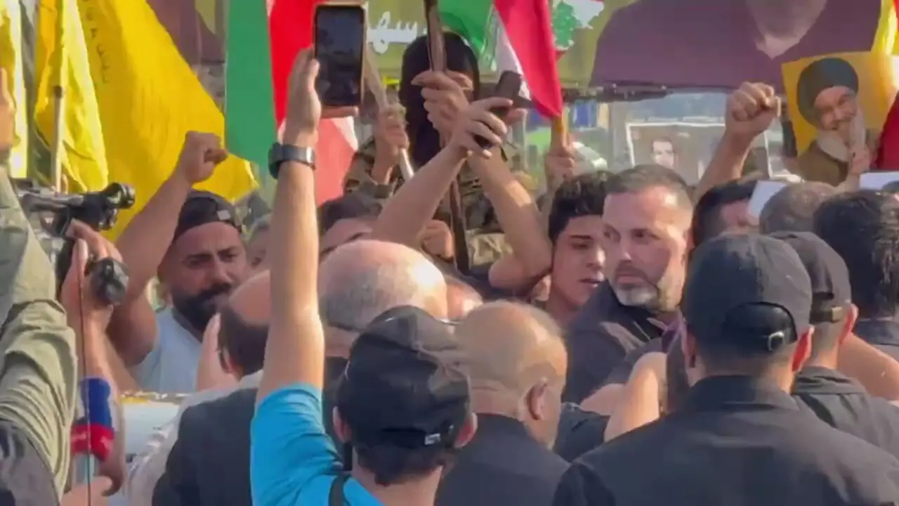 ببینید| استقبال پرشور مردم لبنان از علی لاریجانی