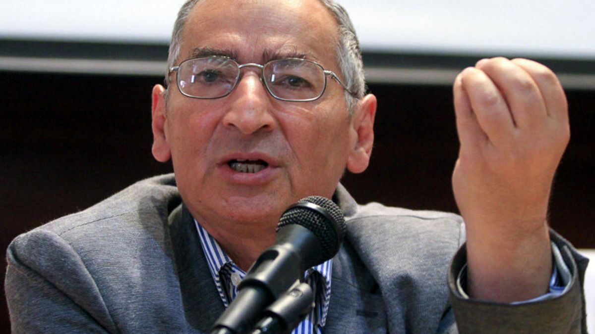 زیباکلام: تندرو‌ها کشور را به روز سیاه نشاندند