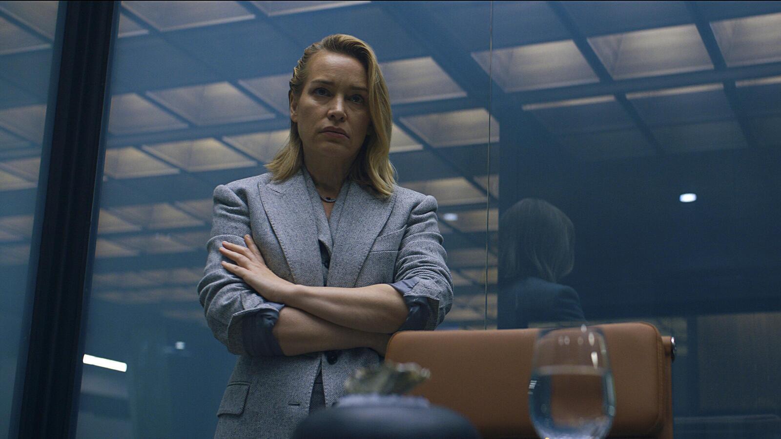 نقد و بررسی سریال پروانه | یک درام اکشن به کارگردانی جن ترنر نقد و بررسی سریال پروانه