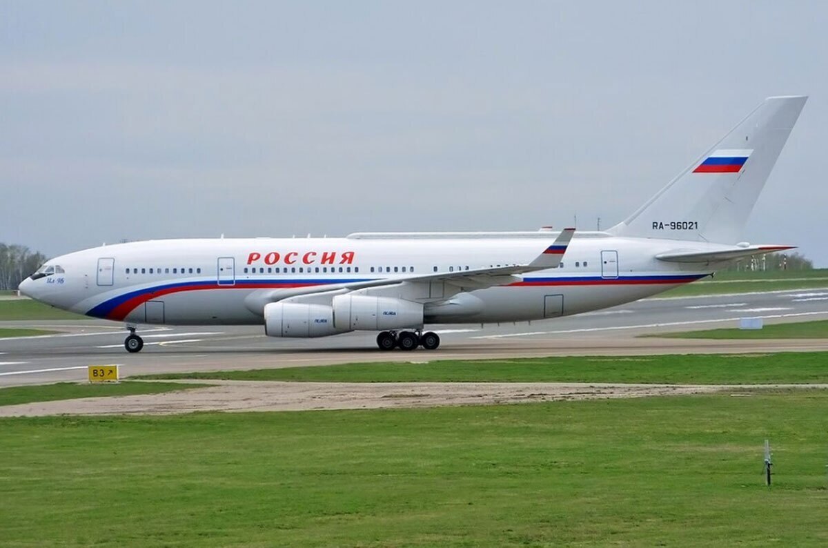 ببینید| لحظه فرود هواپیمای پوتین در آلاسکا