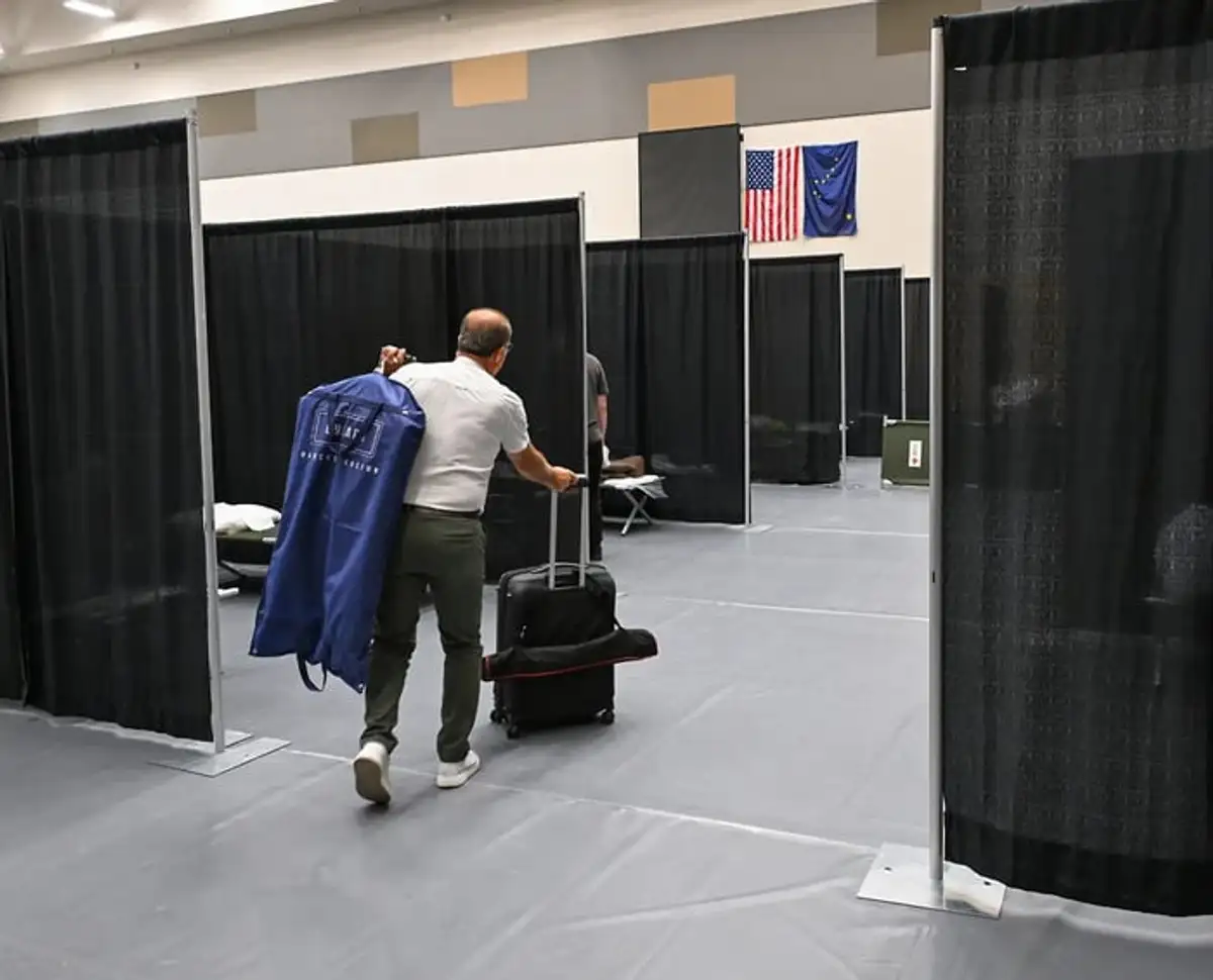 از سوییشرت لاوورف، پرواز بمب‌افکن B-2، گوش‌های سنگین پوتین، شروع عجیب نشست خبری، تا کتلت مرغ اوکراینی | متن و حواشی جنجالی دیدار ترامپ و پوتین در آلاسکا چه بود؟