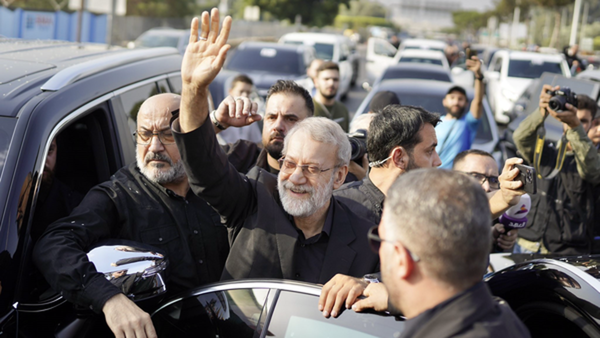 ستایش روزنامه جوان از سفر لاریجانی به لبنان؛ مانور اقتدار جریان مقاومت بود