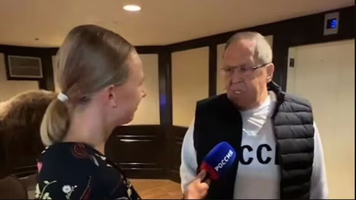 خشم غربی‌ها از نوشته روی سویشرت وزیر خارجه روسیه در آلاسکا +عکس