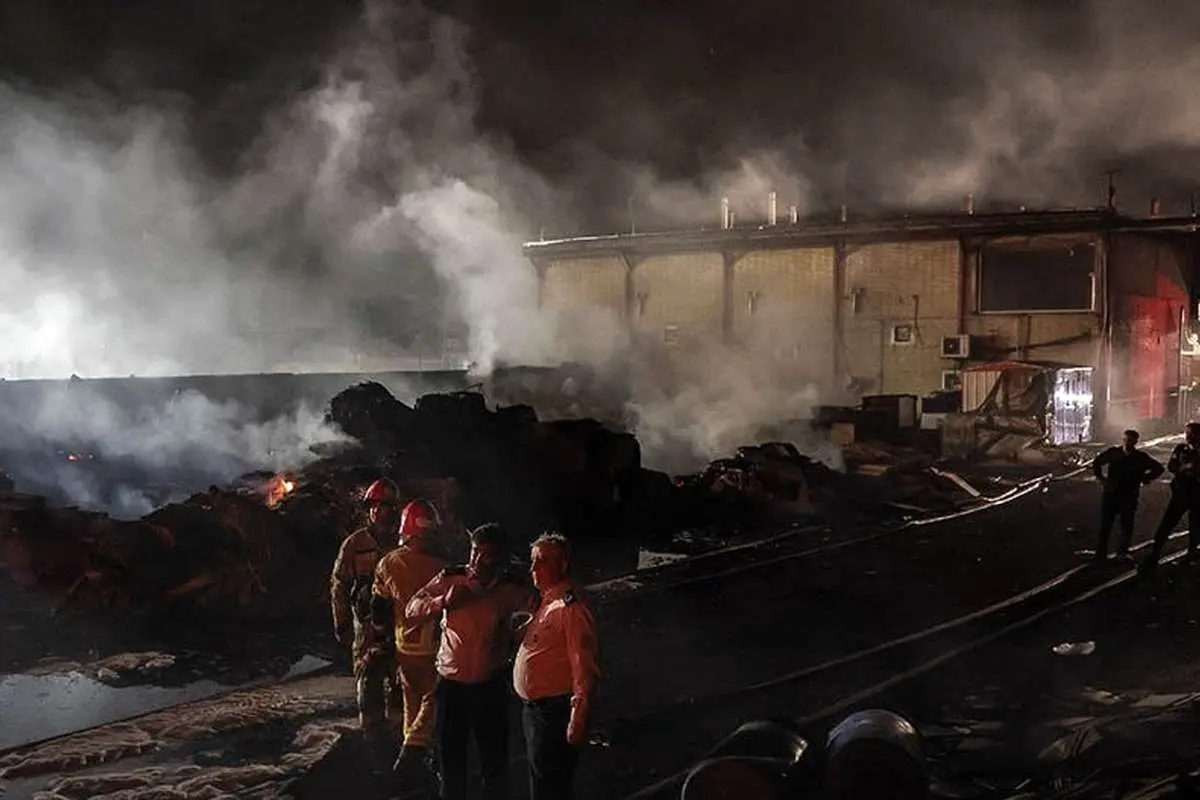 مهار آتش در انبار نفتی شهرری