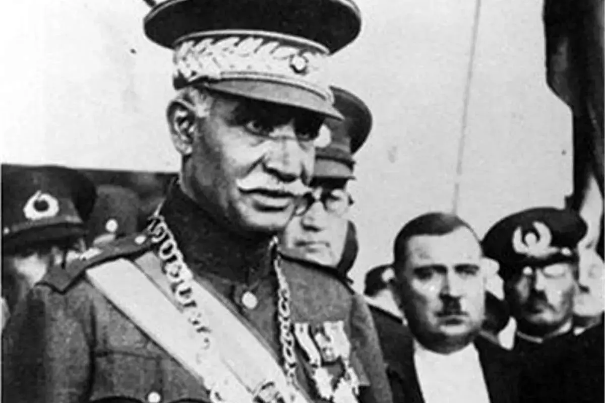 عکسی از همسران دوم و سوم رضاخان در یک قاب؛ سال ۱۳۲۴