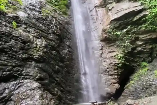 جاذبه های گردشگری آبشار چلم بندر گز گلستان