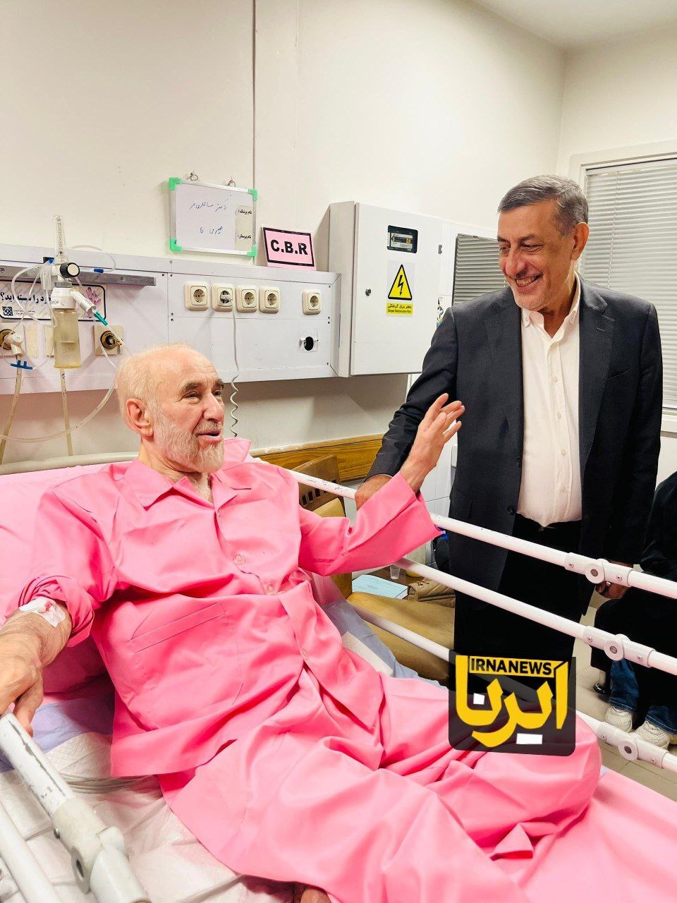 عیادت معاون رییس جمهور از سید محمد خاتمی 