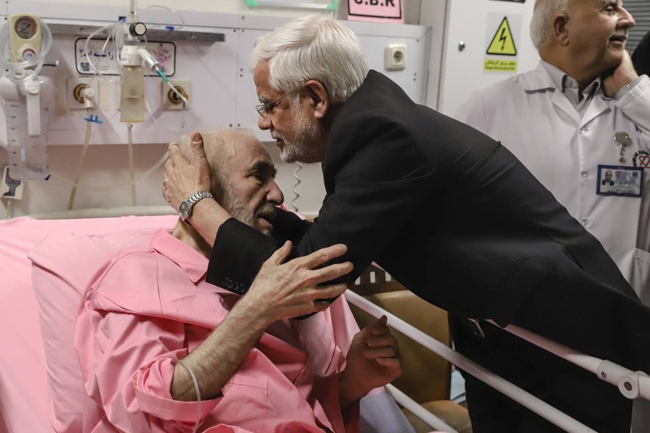 عکس| عیادت عارف از سید محمد خاتمی