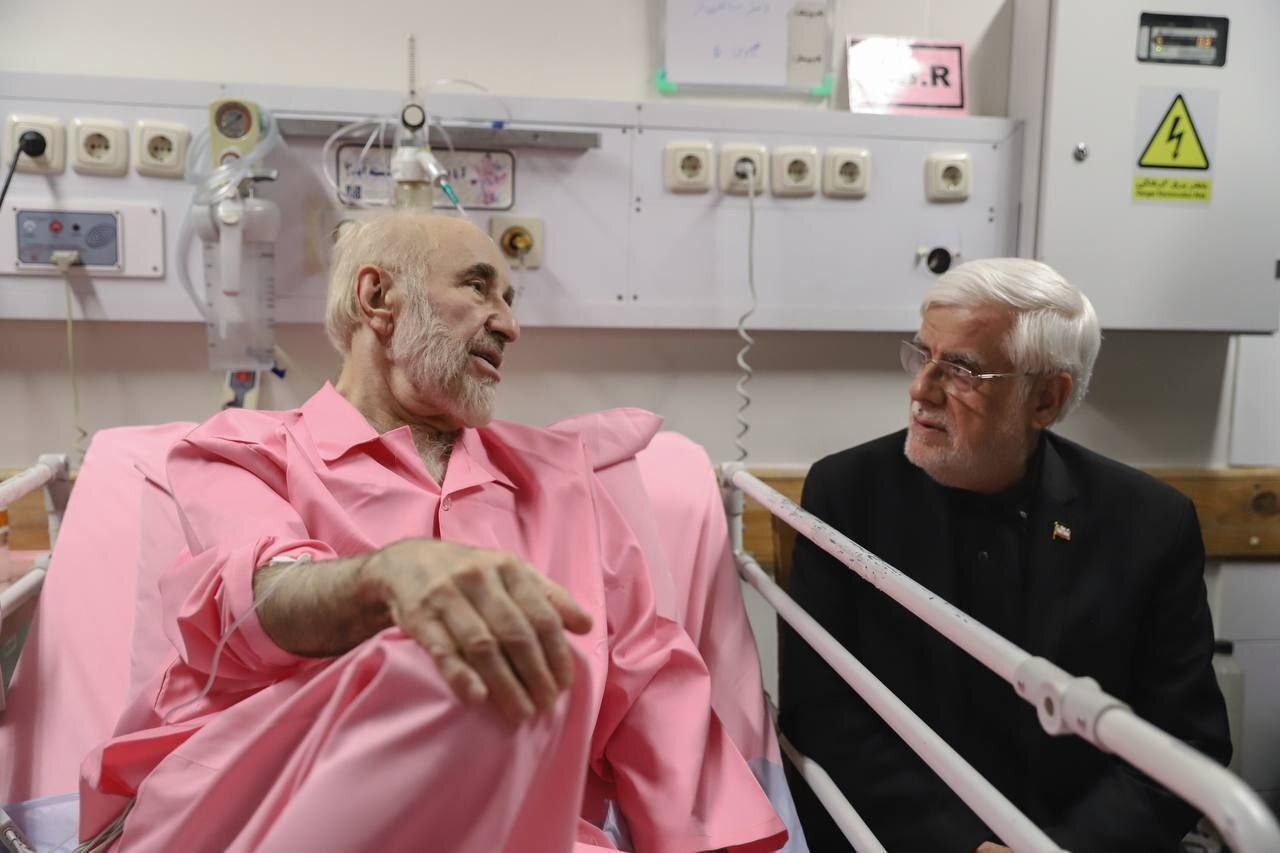 عکس| عیادت عارف از سید محمد خاتمی