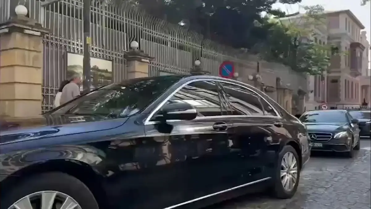 ببینید| حضور هیئتهای دیپلماتیک اروپایی در کنسولگری ایران در استانبول ببینید| حضور هیئتهای دیپلماتیک اروپایی در کنسولگری ایران در استانبول