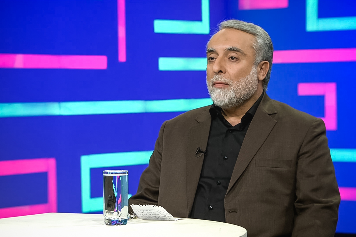 جنجال جدید کارشناس تلویزیون بعد از حمله به روحانی: مردم تقاضای ساخت بمب اتم دارند!