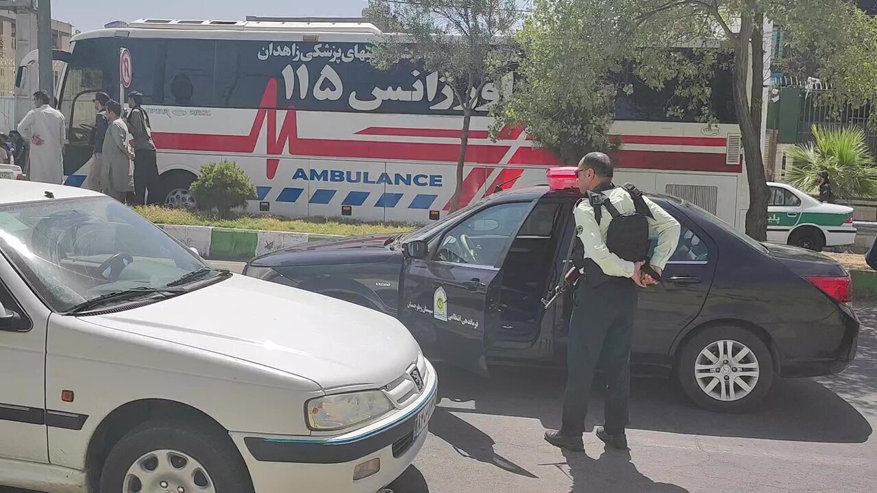 ببینید| اولین ویدئو از مقابل دادگستری زاهدان پس از حمله تروریستی