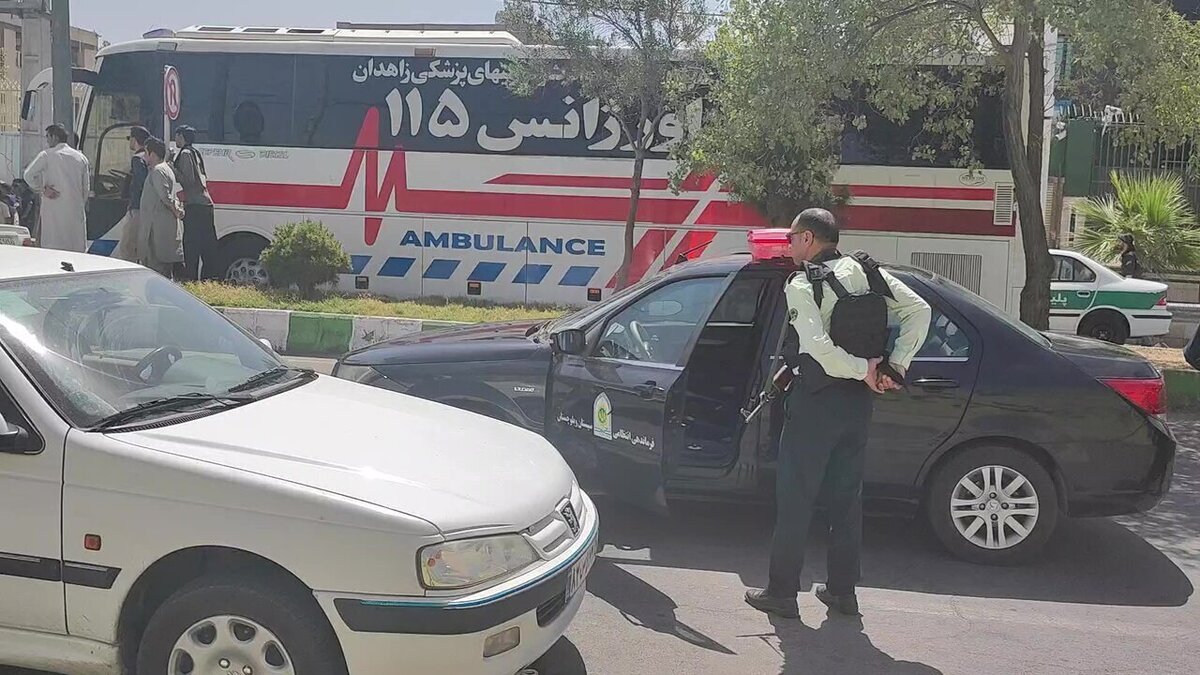 ببینید| اولین ویدئو از مقابل دادگستری زاهدان پس از حمله تروریستی