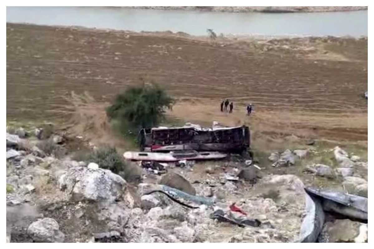 ببینید| سقوط مرگبار یک اتوبوس در کوه‌های آند