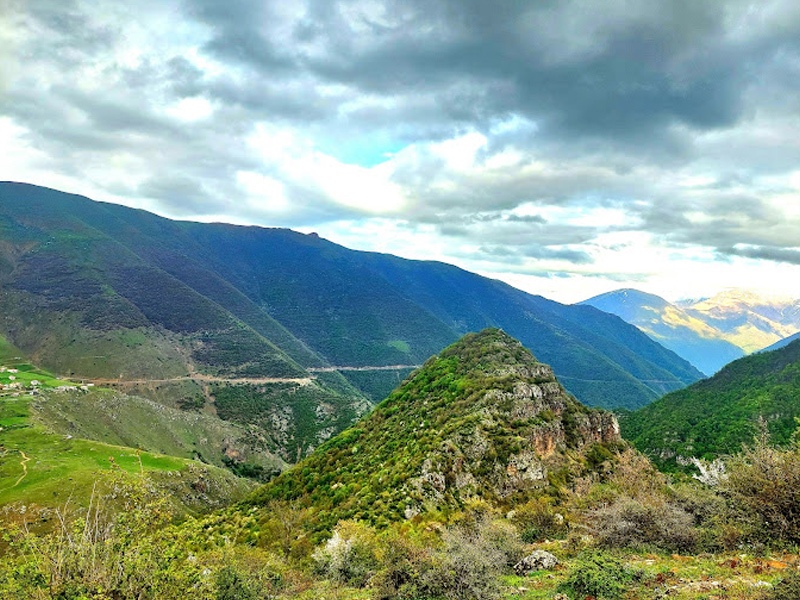 آبشار سیاه چشمان کجاست؟ | جاذبهای بکر در روستای الیت جاده چالوس آبشار سیاه چشمان کجاست؟ | جاذبهای بکر در روستای الیت جاده چالوس
