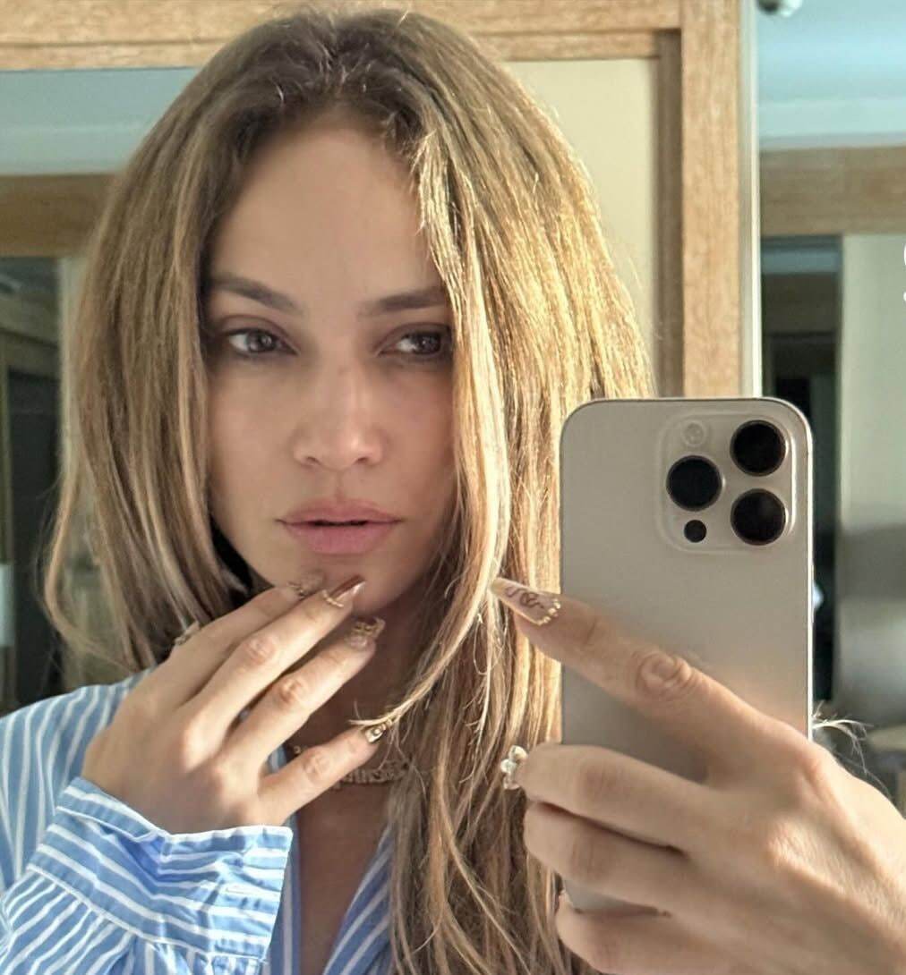 عکس| چهره بدون آرایش جنیفر لوپز در جشن تولد ۵۶ سالگی