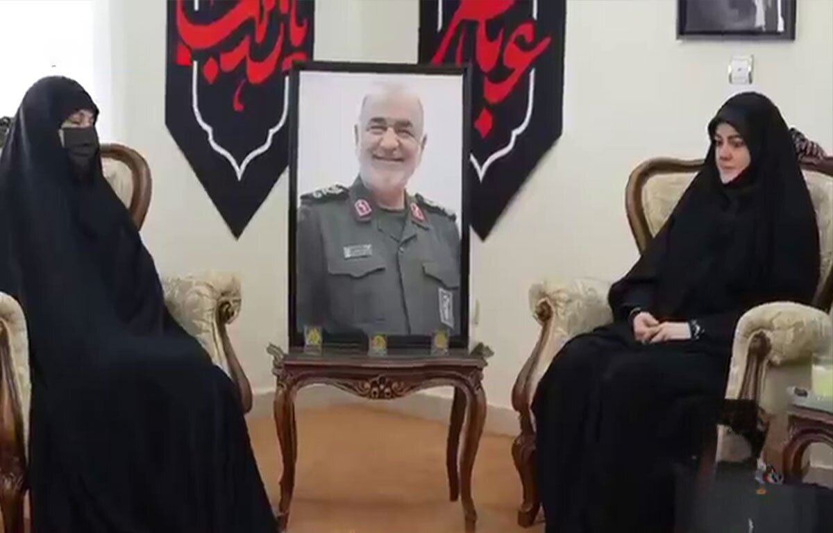 ببینید| خانوادهٔ رئیس‌جمهور به منزل شهید سلامی رفتند